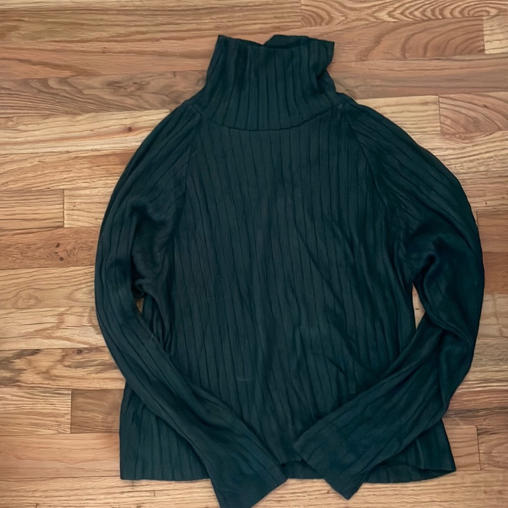 Lush olive green knit sweater turtle neck